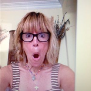 Meet your Posher, Dee